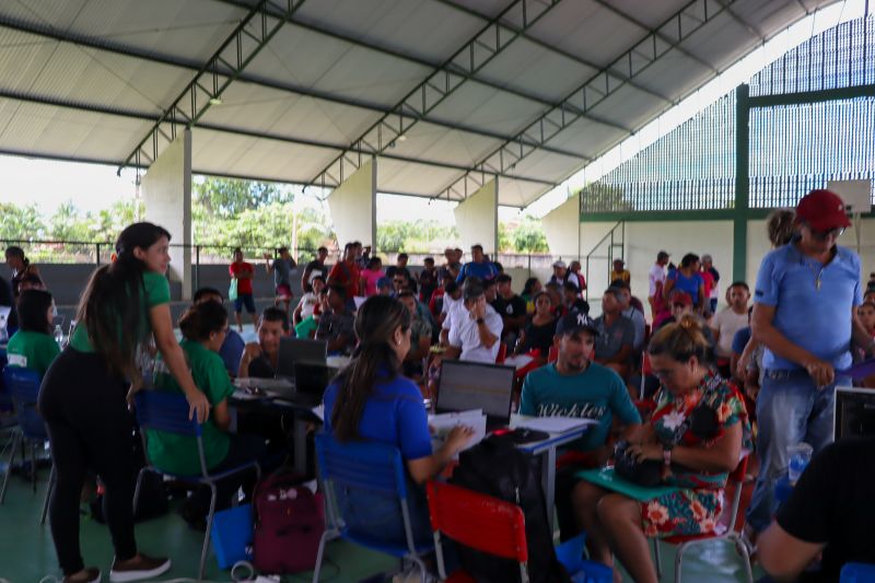 MOJU - Mutirão Regulariza Pará / FOTOS: Antonio Darwich/Ascom-Semas
Semas faz Mutirão do Regulariza Pará em comunidades de Moju
<div class='credito_fotos'>Foto: ASCOM / SEMAS | <a href='/midias/2024/originais/18746_63a68039-bde1-7d96-5fa2-e5ad6d58099d.jpg' download><i class='fa-solid fa-download'></i> Download</a></div>