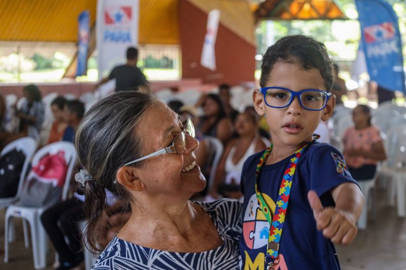 Salete Aparecida, dona de casa e seu neto Vitor Daniel. <div class='credito_fotos'>Foto: Bruno Cecim / Ag.Pará | <a href='/midias/2024/originais/18827_4329c5b5-53fd-990e-e2fd-bfab6254d901.jpg' download><i class='fa-solid fa-download'></i> Download</a></div>