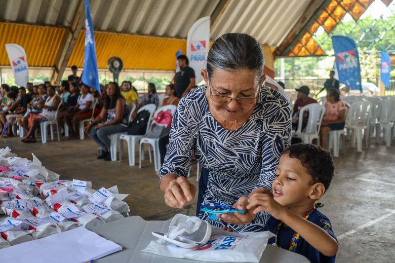 Salete Aparecida, dona de casa e seu neto Vitor Daniel. <div class='credito_fotos'>Foto: Bruno Cecim / Ag.Pará | <a href='/midias/2024/originais/18827_6955c376-a6a0-90ca-ad8c-6328de8cb36c.jpg' download><i class='fa-solid fa-download'></i> Download</a></div>