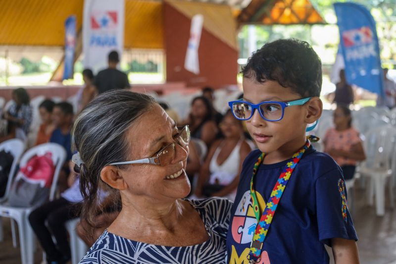 Salete Aparecida, dona de casa e seu neto Vitor Daniel. <div class='credito_fotos'>Foto: Bruno Cecim / Ag.Pará | <a href='/midias/2024/originais/18827_6f687b1c-236e-fd1d-4647-aa618cf890fa.jpg' download><i class='fa-solid fa-download'></i> Download</a></div>