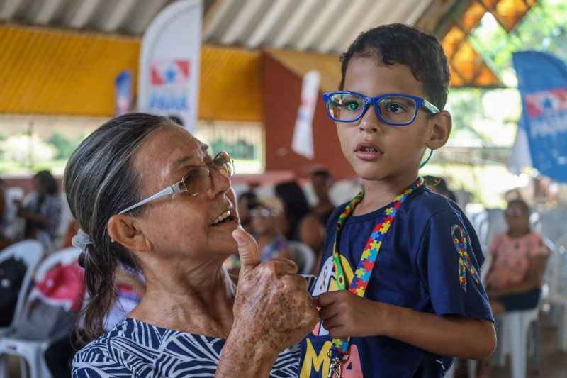 Salete Aparecida, dona de casa e seu neto Vitor Daniel. <div class='credito_fotos'>Foto: Bruno Cecim / Ag.Pará | <a href='/midias/2024/originais/18827_b4c3e4de-e4c0-0161-5c59-ff6340b5c941.jpg' download><i class='fa-solid fa-download'></i> Download</a></div>