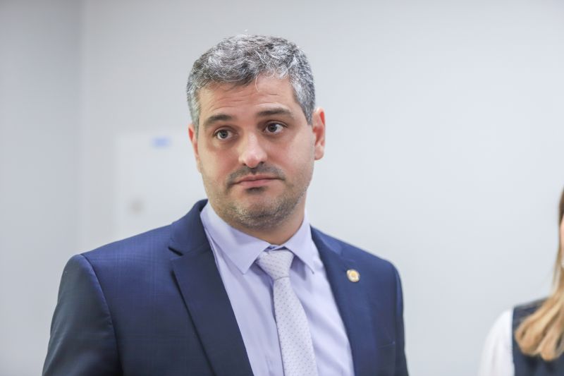 Ricardo Sefer, a procuradora-geral <div class='credito_fotos'>Foto: Bruno Cruz / Agência Pará | <a href='/midias/2024/originais/18863_a3d4b514-c8ba-5638-9f93-4d38f893844f.jpg' download><i class='fa-solid fa-download'></i> Download</a></div>