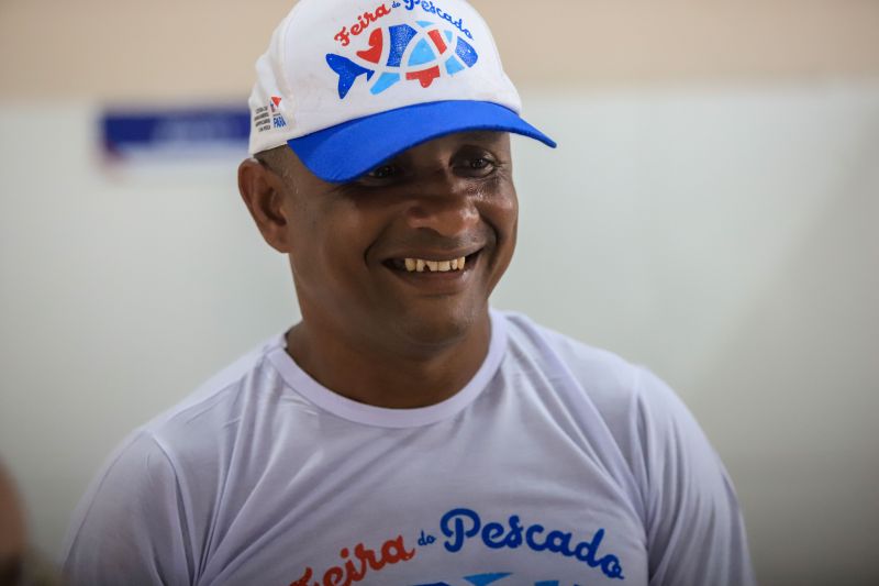 Cláudio Figueiredo vendedor de peixe <div class='credito_fotos'>Foto: Bruno Cruz / Agência Pará | <a href='/midias/2024/originais/18886_8bf45f49-e63c-240b-a855-b65fb5d74911.jpg' download><i class='fa-solid fa-download'></i> Download</a></div>