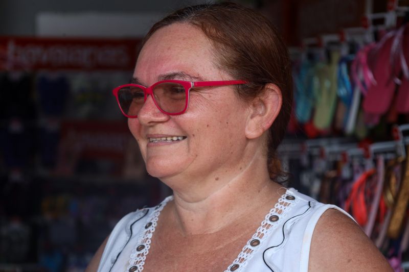 - Maria Souza - trabalha 6 anos no comércio do bairro , rua Tapajos, Marituba <div class='credito_fotos'>Foto: Bruno Cecim / Ag.Pará | <a href='/midias/2024/originais/19987_c681982d-e703-9857-36c5-e0950771edae.jpg' download><i class='fa-solid fa-download'></i> Download</a></div>