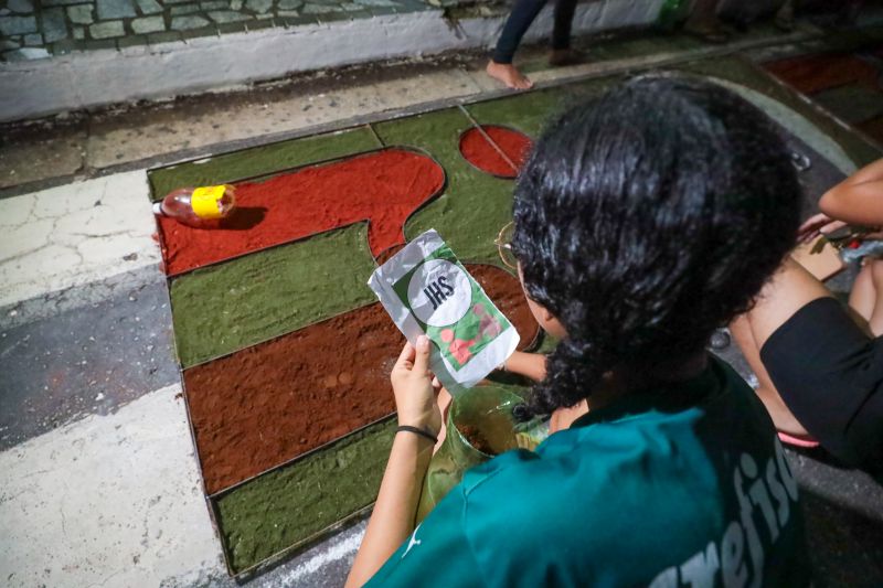 Tradição cultural e religiosa leva fiéis às ruas de Capanema para celebrar Corpus Christi
FOTOS: ALEX RIBEIRO/AGPARÁ <div class='credito_fotos'>Foto: Alex Ribeiro / Ag. Pará | <a href='/midias/2024/originais/20055_36b3889e-f235-889e-2695-2f439cb9d027.jpg' download><i class='fa-solid fa-download'></i> Download</a></div>