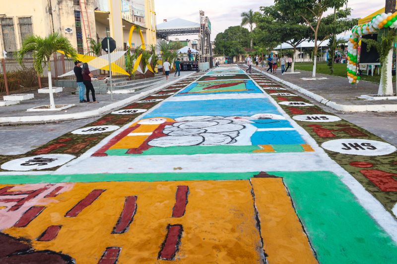 Tradição cultural e religiosa leva fiéis às ruas de Capanema para celebrar Corpus Christi
FOTOS: ALEX RIBEIRO/AGPARÁ <div class='credito_fotos'>Foto: Alex Ribeiro / Ag. Pará | <a href='/midias/2024/originais/20055_737342dd-4556-a10b-46fa-9ed08a3820ab.jpg' download><i class='fa-solid fa-download'></i> Download</a></div>