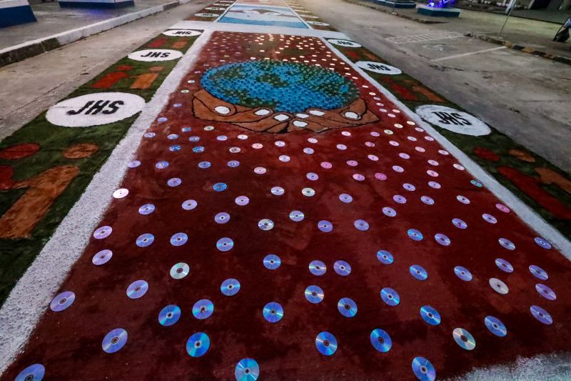 Tradição cultural e religiosa leva fiéis às ruas de Capanema para celebrar Corpus Christi
FOTOS: ALEX RIBEIRO/AGPARÁ <div class='credito_fotos'>Foto: Alex Ribeiro / Ag. Pará | <a href='/midias/2024/originais/20055_e8fe4795-e8f1-bc5f-ffac-43a6687fe50c.jpg' download><i class='fa-solid fa-download'></i> Download</a></div>