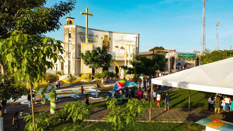 Tradição cultural e religiosa leva fiéis às ruas de Capanema para celebrar Corpus Christi
Fotos: Augusto Miranda / AGPARÁ <div class='credito_fotos'>Foto: Augusto Miranda / Ag. Pará | <a href='/midias/2024/originais/20057_6b4ce6b0-f4b5-ce82-fbf7-26348974cdc6.jpg' download><i class='fa-solid fa-download'></i> Download</a></div>