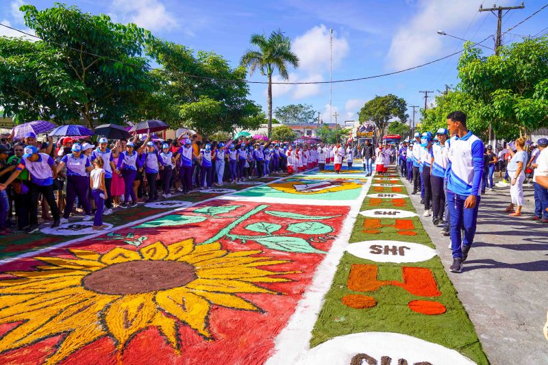Tradição cultural e religiosa leva fiéis às ruas de Capanema para celebrar Corpus Christi
FOTOS: WELLINGTON COELHO / AGPARÁ <div class='credito_fotos'>Foto: Wellyngton Coelho / Ag.Pará | <a href='/midias/2024/originais/20059_38f63baa-8b78-efbb-b0bf-43a17735cf25.jpg' download><i class='fa-solid fa-download'></i> Download</a></div>
