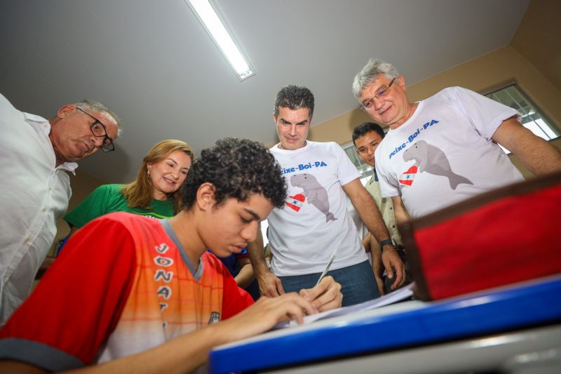 Agenda Gov PEIXE BOI - Fotos Pedro Guerreiro
População de Peixe-Boi comemora a entrega de nova escola Jonathas Pontes Athias <div class='credito_fotos'>Foto: Pedro Guerreiro / Ag. Pará | <a href='/midias/2024/originais/20066_61caf24c-4675-4999-6308-d3726728b7d5.jpg' download><i class='fa-solid fa-download'></i> Download</a></div>