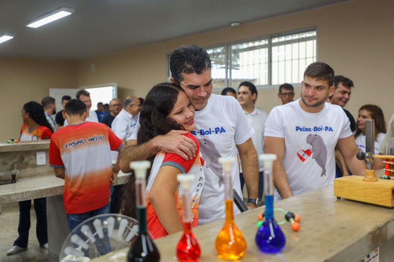 Agenda Gov PEIXE BOI - Fotos Pedro Guerreiro
População de Peixe-Boi comemora a entrega de nova escola Jonathas Pontes Athias <div class='credito_fotos'>Foto: Pedro Guerreiro / Ag. Pará | <a href='/midias/2024/originais/20066_89aaeaba-60e8-cd97-8d5f-ab2acc50522a.jpg' download><i class='fa-solid fa-download'></i> Download</a></div>