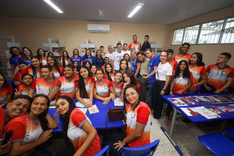 Agenda Gov PEIXE BOI - Fotos Pedro Guerreiro
População de Peixe-Boi comemora a entrega de nova escola Jonathas Pontes Athias <div class='credito_fotos'>Foto: Pedro Guerreiro / Ag. Pará | <a href='/midias/2024/originais/20066_b019f534-0b04-03e6-acd5-eef6c5f7ea83.jpg' download><i class='fa-solid fa-download'></i> Download</a></div>