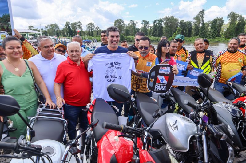Bragança - Entrega de Títulos de Terra - Entrega de CAR Validados para a Agricultura Familiar - Programa Regulariza Pará - Entrega de Motocicletas da Linha CredCidadão Mototaxista Pai D’Égua - Fotos Bruno Cecim/Agência Pará <div class='credito_fotos'>Foto: Bruno Cecim / Ag.Pará | <a href='/midias/2024/originais/20139_1b29bf2b-b4cd-c233-840a-ba8eedd4d854.jpg' download><i class='fa-solid fa-download'></i> Download</a></div>