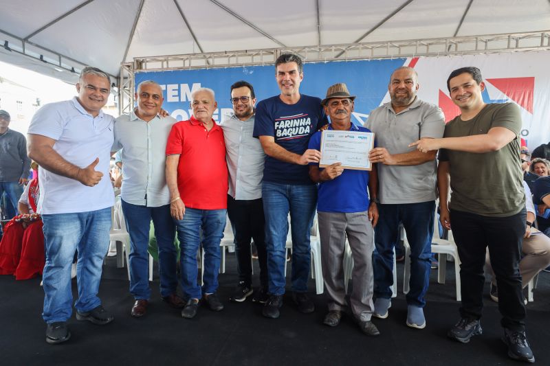Bragança - Entrega de Títulos de Terra - Entrega de CAR Validados para a Agricultura Familiar - Programa Regulariza Pará - Entrega de Motocicletas da Linha CredCidadão Mototaxista Pai D’Égua - Fotos Bruno Cecim/Agência Pará <div class='credito_fotos'>Foto: Bruno Cecim / Ag.Pará | <a href='/midias/2024/originais/20139_994fcb18-dd13-efdc-5394-cbbc444efe69.jpg' download><i class='fa-solid fa-download'></i> Download</a></div>