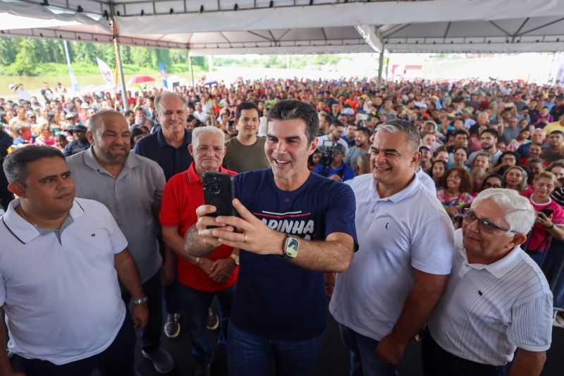 Bragança - Entrega de Títulos de Terra - Entrega de CAR Validados para a Agricultura Familiar - Programa Regulariza Pará - Entrega de Motocicletas da Linha CredCidadão Mototaxista Pai D’Égua - Fotos Bruno Cecim/Agência Pará <div class='credito_fotos'>Foto: Bruno Cecim / Ag.Pará | <a href='/midias/2024/originais/20139_b9f71323-2fa3-589b-fb23-717aad4bbb76.jpg' download><i class='fa-solid fa-download'></i> Download</a></div>