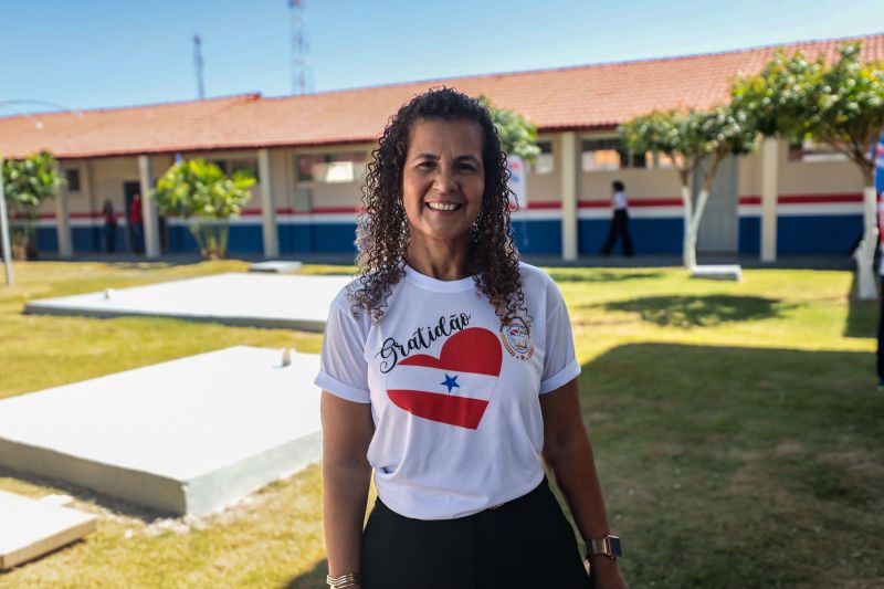 Maria Olga, diretora da escola <div class='credito_fotos'>Foto: Pedro Guerreiro / Ag. Pará | <a href='/midias/2024/originais/20263_a07133d7-4328-94ef-2668-81c23dbd84c8.jpg' download><i class='fa-solid fa-download'></i> Download</a></div>