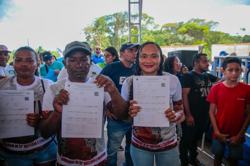 Governador Helder Barbalho Entrega de CAF para os Agricultores da Associação Remanescente de Quilombolas da Nova Aliança da Boa Vista <div class='credito_fotos'>Foto: Marco Santos / Ag. Pará | <a href='/midias/2024/originais/20299_324c1595-9fc5-243f-0d3d-72c9c8f52429.jpg' download><i class='fa-solid fa-download'></i> Download</a></div>