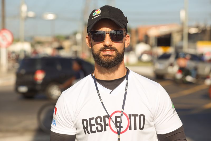 Lucas Aguiar, agente de educação de trânsito do Detran <div class='credito_fotos'>Foto: Bruno Cecim / Ag.Pará | <a href='/midias/2024/originais/20330_96cfd7e7-013c-cfcc-a3a5-bbfba20b35cb.jpg' download><i class='fa-solid fa-download'></i> Download</a></div>