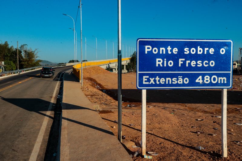 Movimentação primeiro dia usuários passando sobre a ponte do rio fresco em São Félix do Xingú
FOTOS: Marco Santos / AGPARÁ <div class='credito_fotos'>Foto: Marco Santos / Ag. Pará | <a href='/midias/2024/originais/20392_8a25b6ae-dac9-ac42-4b3c-4f75755b6e39.jpg' download><i class='fa-solid fa-download'></i> Download</a></div>