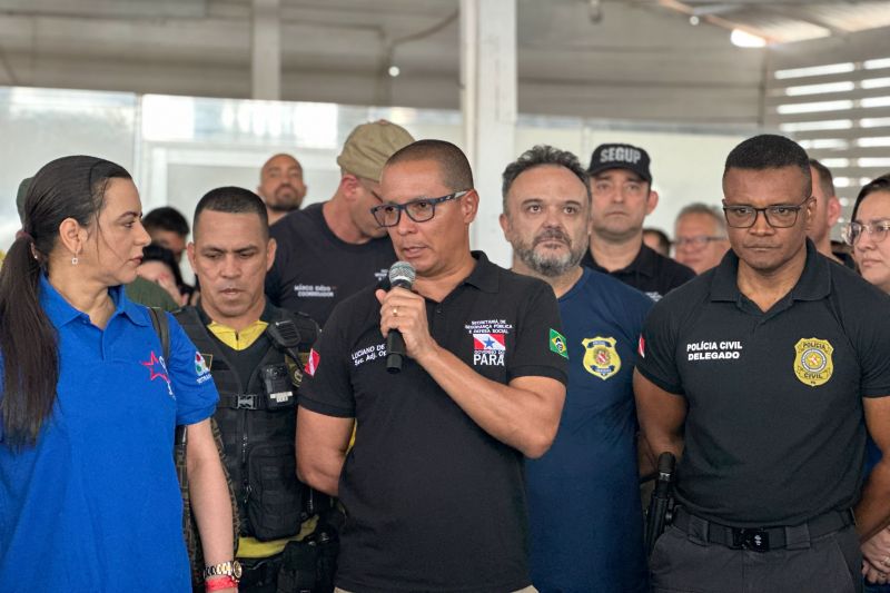 ‘Operação Verão 2024' é lançada em mais de 90 localidades com mais de 5 mil agentes reforçando a segurança
São realizadas diversas ações ostensivas e preventivas, com reforço no policiamento local, monitoramento e diversas atividades integradas entre as forças, para coibir e inibir a criminalidade durante todo o mês de julho
André Macedo / Ascom Segup <div class='credito_fotos'>Foto: André Macedo / Ascom Segup | <a href='/midias/2024/originais/20393_a090667b-1349-5296-673b-d3d1ad5398b1.jpg' download><i class='fa-solid fa-download'></i> Download</a></div>