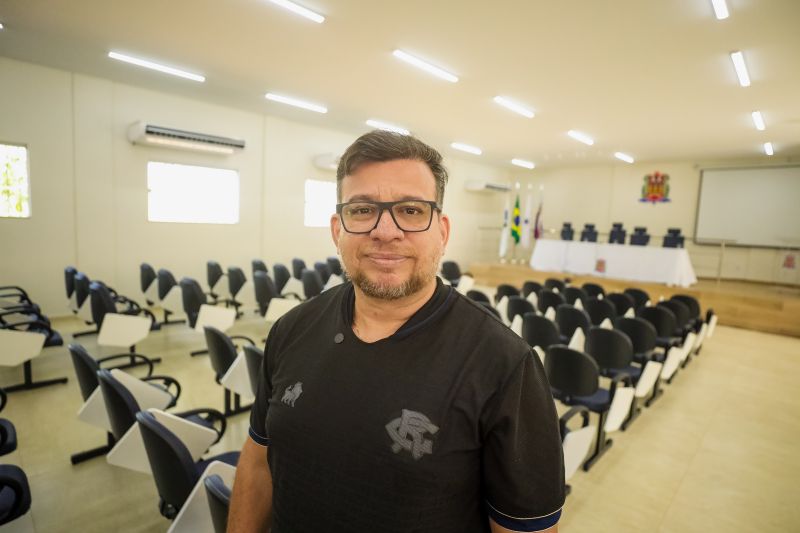 Clay Chagas - Reitor UEPA <div class='credito_fotos'>Foto: Marcelo Lelis / Ag. Pará | <a href='/midias/2024/originais/20617_3c1e2a16-1187-a846-8b72-29d8fd06d9f9.jpg' download><i class='fa-solid fa-download'></i> Download</a></div>