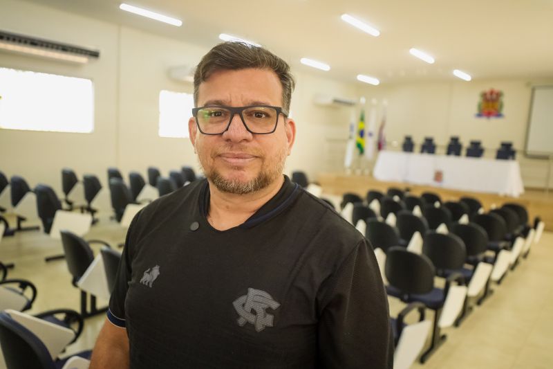 Clay Chagas - Reitor UEPA <div class='credito_fotos'>Foto: Marcelo Lelis / Ag. Pará | <a href='/midias/2024/originais/20617_b3d063d4-6684-b53d-4a8f-7d0bd5048c88.jpg' download><i class='fa-solid fa-download'></i> Download</a></div>