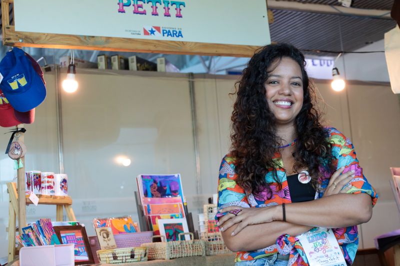 Thay Petit, ilustrações em objetos <div class='credito_fotos'>Foto: Pedro Guerreiro / Ag. Pará | <a href='/midias/2024/originais/20679_c2f2df78-d2dc-6bfd-814c-c24c1b8489f7.jpg' download><i class='fa-solid fa-download'></i> Download</a></div>