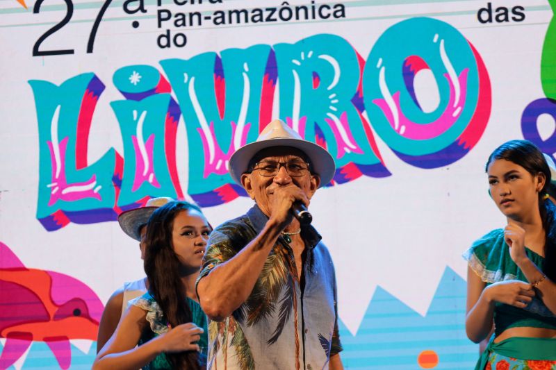 Juraci Siqueira, um dos homenageados da edição desse ano na Feira do Livro <div class='credito_fotos'>Foto: Pedro Guerreiro / Ag. Pará | <a href='/midias/2024/originais/20679_d7751506-9d52-d7fe-106b-e27bad33ec89.jpg' download><i class='fa-solid fa-download'></i> Download</a></div>