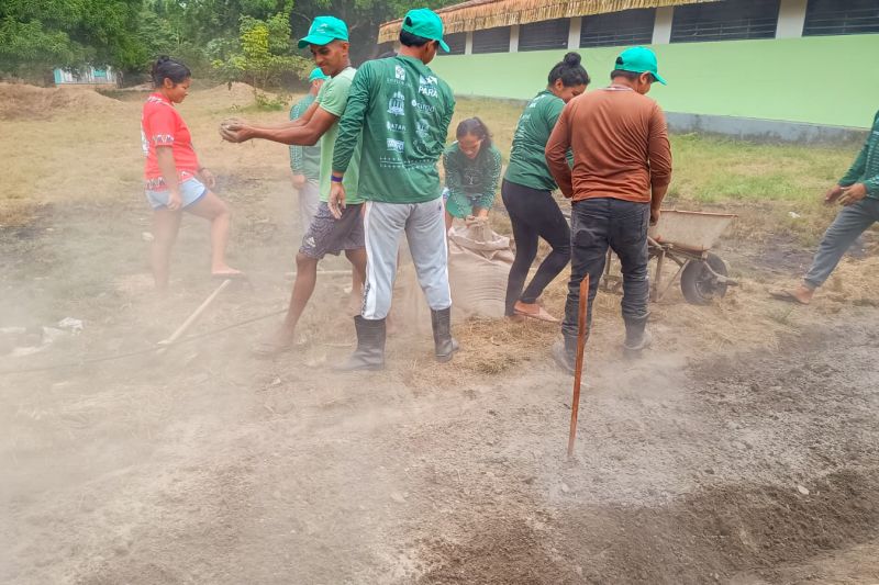 Matéria - Formação de agentes agroflorestais avança na Terra Indígena Alto Rio Guamá com foco em sustentabilidade
Fotos: DGBio/IDEFLOR-Bio/Divulgação
<div class='credito_fotos'>Foto: ASCOM / IDEFLOR-BIO | <a href='/midias/2024/originais/20801_03508fb1-e3c9-eb99-e182-267374d3aaaf.jpg' download><i class='fa-solid fa-download'></i> Download</a></div>