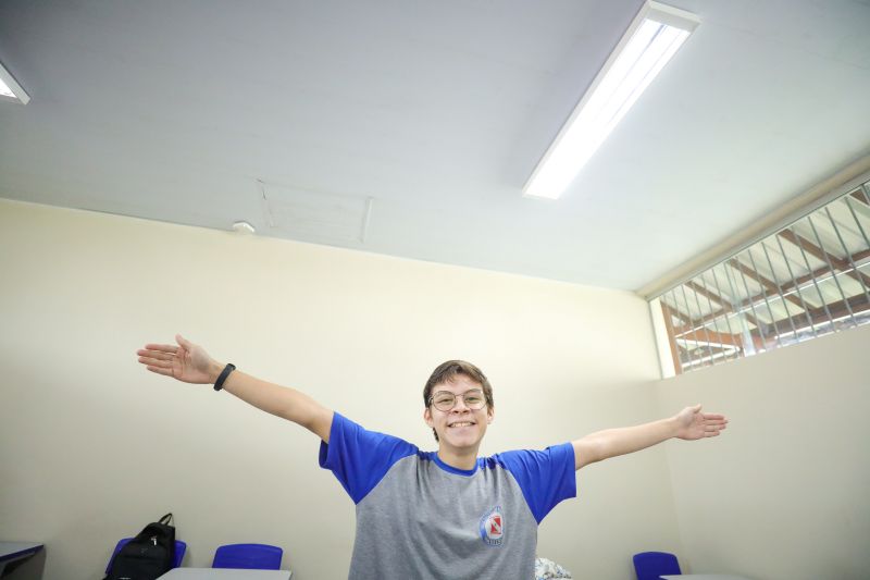 Gustavo Barros - 16 - 2° ano
6 anos na escola <div class='credito_fotos'>Foto: Marcelo Lelis / Ag. Pará | <a href='/midias/2024/originais/21176_e99dd9dc-09c8-181b-8bcc-ffebaf056283.jpg' download><i class='fa-solid fa-download'></i> Download</a></div>
