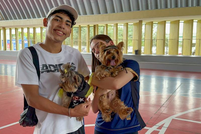 Isabela Barbalho Silva e seu cãozinho Luke