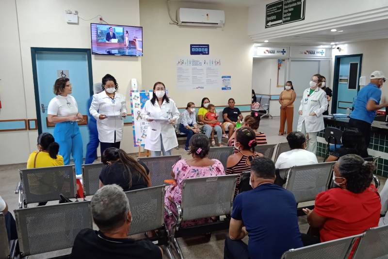 Profissionais do HRPS levaram informações aos usuários que esperavam atendimento nas recepções