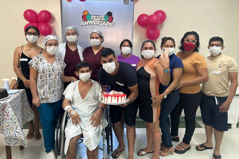 paciente oncológico e cunhado celebram aniversário no HRBA