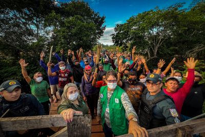 notícia: Abertura da safra da castanha-do-pará gera renda para extrativistas