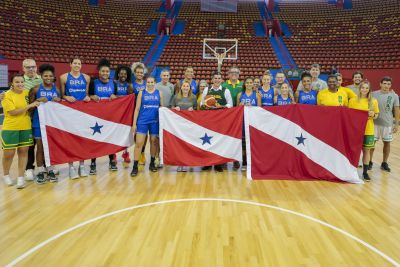 notícia: Seleção Brasileira de Basquete realiza reconhecimento de quadra no Mangueirinho
