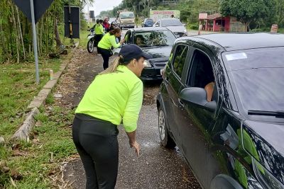 notícia: Detran alerta condutores de veículos sobre multa causada por descarte de lixo 