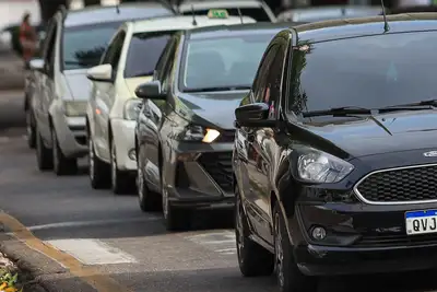 notícia: Até dia 31 de março, IPVA tem descontos para veículos com final de placas 44 a 64  
