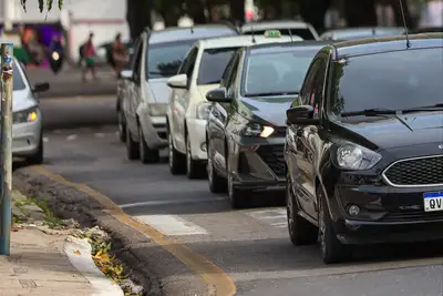notícia: Proprietários de veículos com final de placas 41 a 61 podem pagar IPVA com descontos até o dia 13 de janeiro