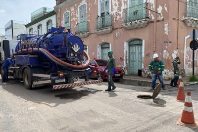 notícia: Cosanpa inicia desobstrução da rede de esgoto no centro de Santarém