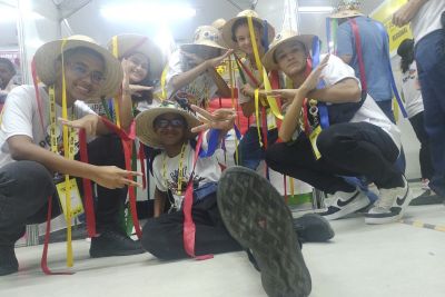 notícia: Alunos de escola pública conquistam vagas para torneio nacional de robótica