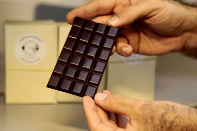 notícia: Pesquisa feita no PCT Guamá identifica propriedades benéficas à saúde no chocolate paraense e subprodutos do cacau