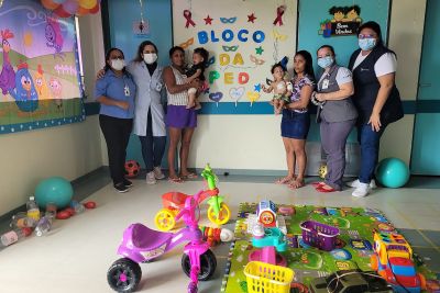 notícia: HRPM antecipa e celebra o carnaval junto aos pequenos usuários com o 'Bloco da Pediatria'
