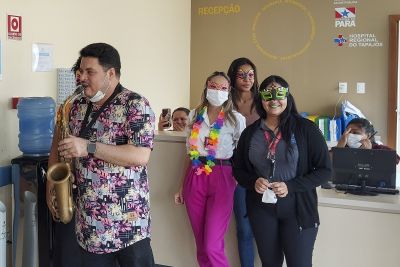 notícia: Hospital do Tapajós promove 'Bloquinho da Alegria' e garante carnaval para internados  