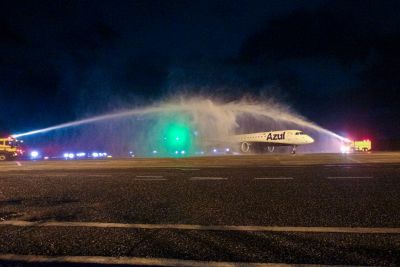notícia: Ao som de carimbó, Setur recebe passageiros do voo inaugural Belém-Brasília, da Azul