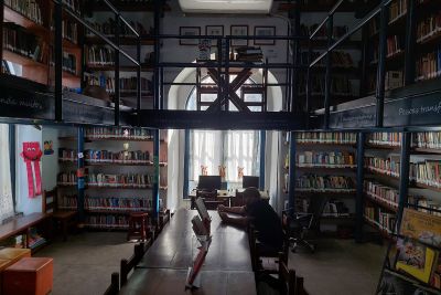 notícia: Projeto 'Vai E Vem Da Leitura' realiza oficina na Biblioteca Pública Carmen Sousa, no Curro Velho