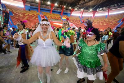 notícia: Carnaval do programa Vida Ativa reúne mais de 4 mil pessoas no Mangueirinho