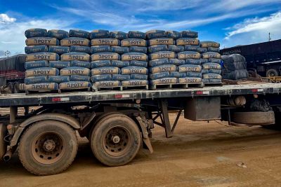 notícia: Sefa apreende 96 mil garrafas de aguardente e mil sacos de cimento em Santarém 