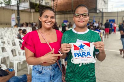 notícia: Programa 'Governo do Pará nos Bairros' entrega mais de 500 óculos para moradores de Ananindeua 