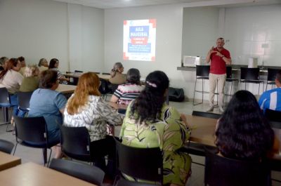 notícia: Seduc promove curso de Libras e qualifica servidores para atendimento escolar