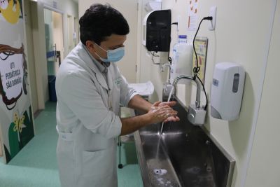 notícia: Especialista contribui para a redução de Infecções Relacionadas à Assistência em Saúde